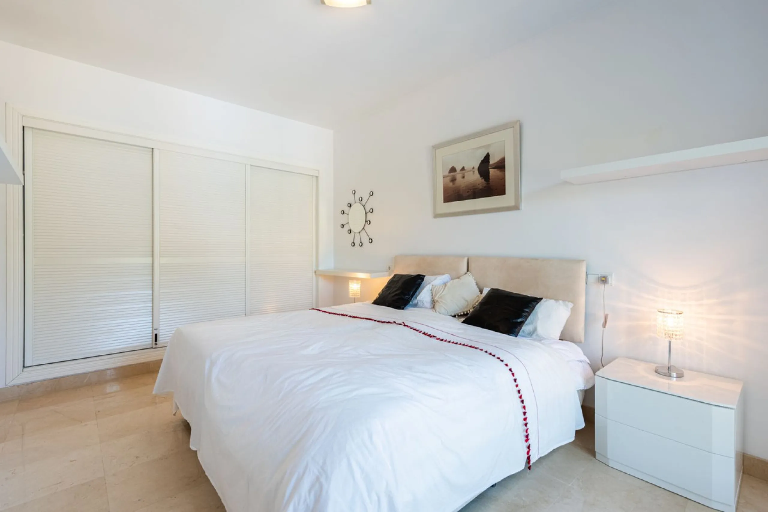 Discover this magnificent duplex penthouse located in the lower part of Los Arqueros, within the well-established and highly sought-after community of Los Eucaliptos — a residential enclave that perfectly combines privacy, natural surroundings and excelle