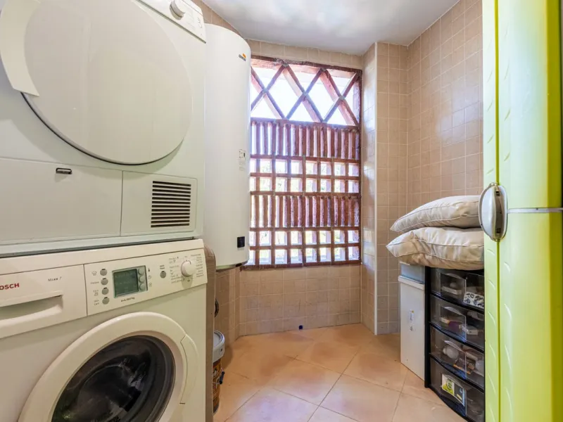 Discover this magnificent duplex penthouse located in the lower part of Los Arqueros, within the well-established and highly sought-after community of Los Eucaliptos — a residential enclave that perfectly combines privacy, natural surroundings and excelle