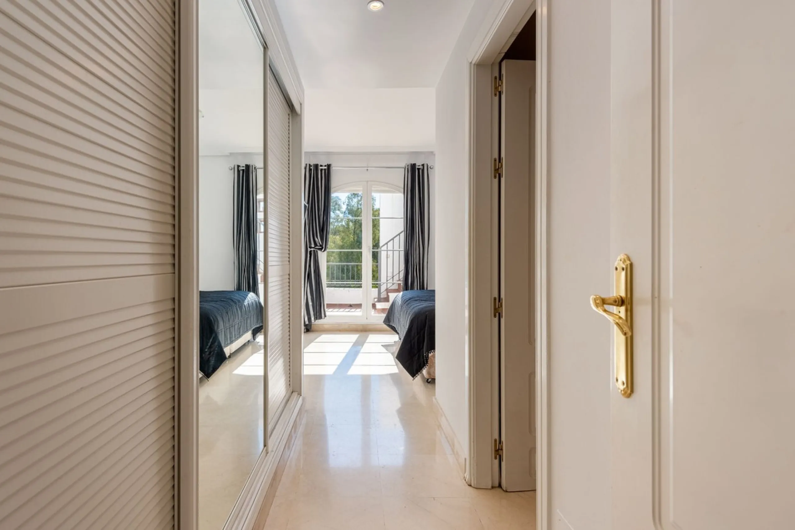 Discover this magnificent duplex penthouse located in the lower part of Los Arqueros, within the well-established and highly sought-after community of Los Eucaliptos — a residential enclave that perfectly combines privacy, natural surroundings and excelle