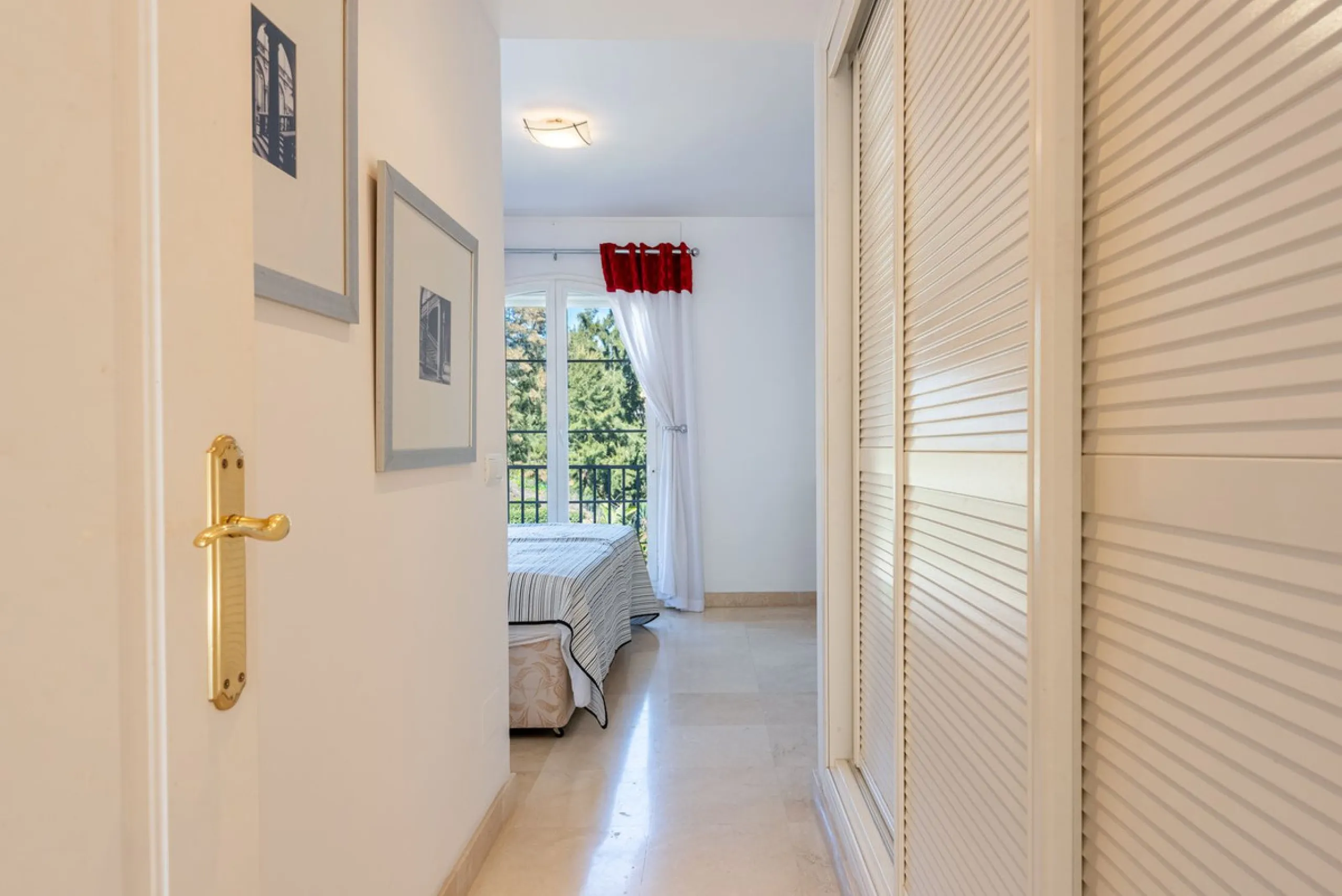 Discover this magnificent duplex penthouse located in the lower part of Los Arqueros, within the well-established and highly sought-after community of Los Eucaliptos — a residential enclave that perfectly combines privacy, natural surroundings and excelle
