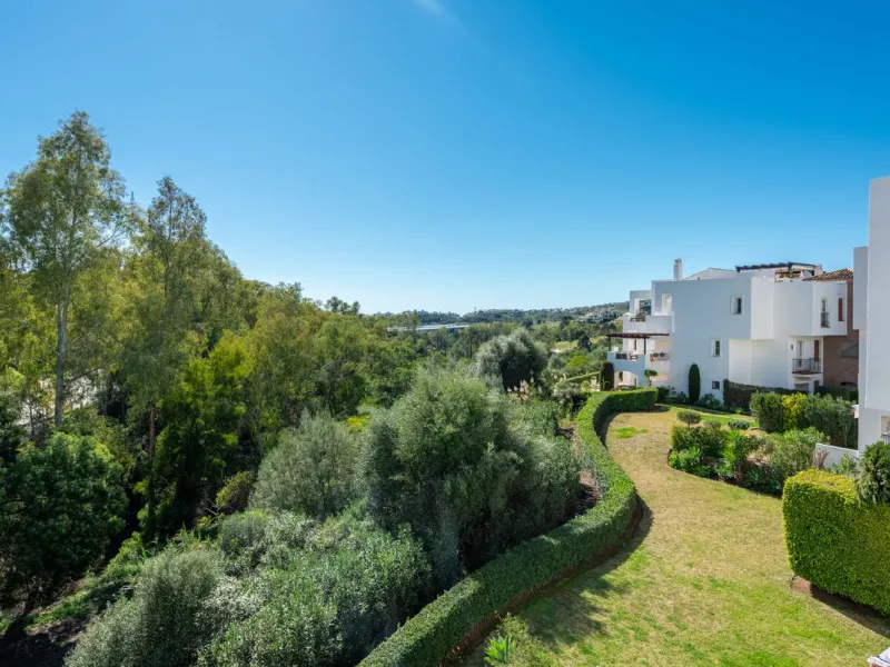 Discover this magnificent duplex penthouse located in the lower part of Los Arqueros, within the well-established and highly sought-after community of Los Eucaliptos — a residential enclave that perfectly combines privacy, natural surroundings and excelle