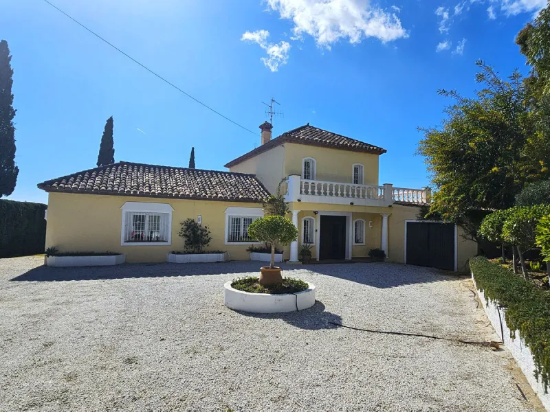 This charming 5 bedroom Andalucian villa is nestled in the exclusive enclave of Puerto de Los Almendros in Benahavis, surrounded by nature but still close to schools, supermarkets and town.. The property has been a much loved family home for over 4 decade