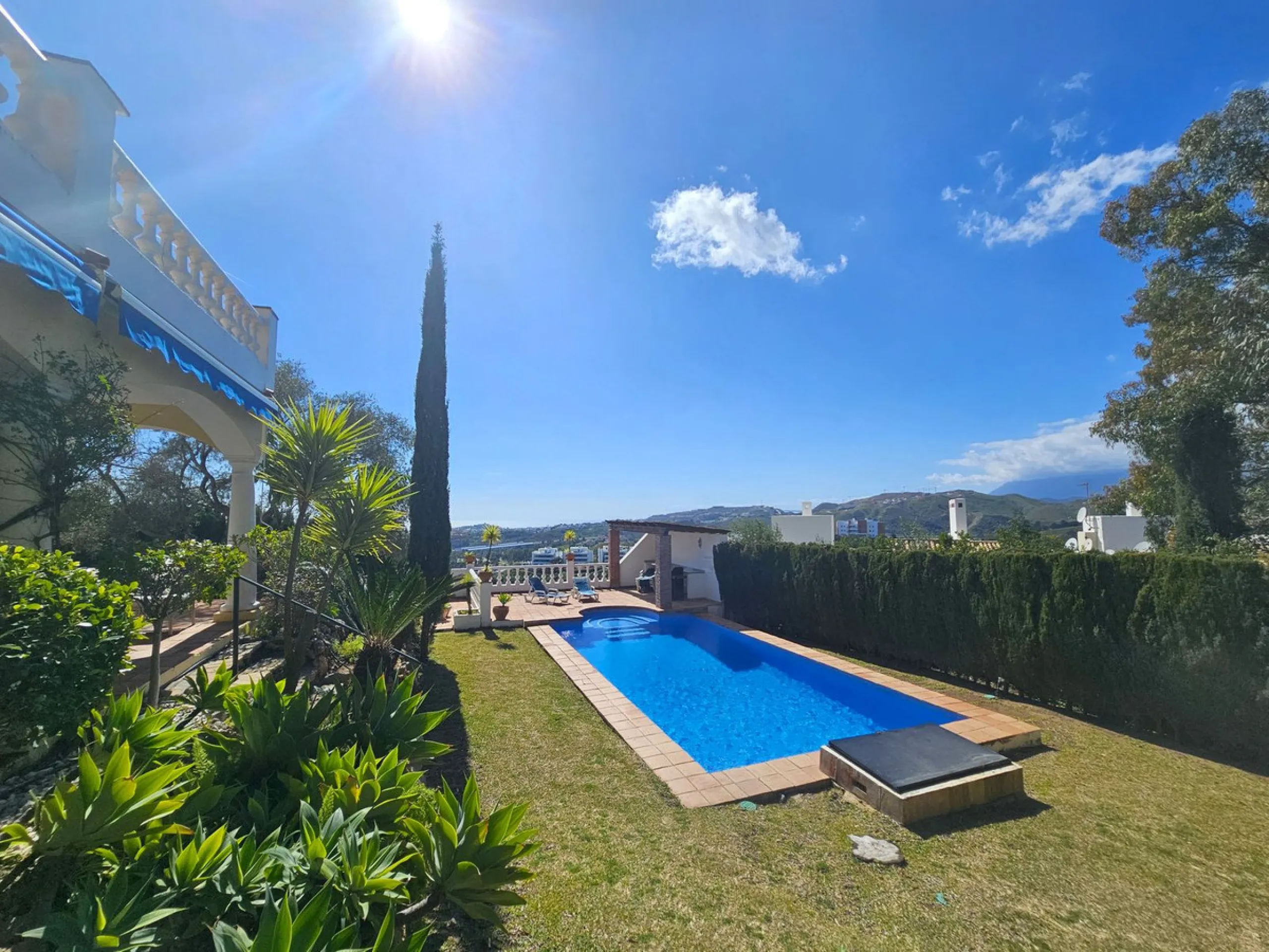 This charming 5 bedroom Andalucian villa is nestled in the exclusive enclave of Puerto de Los Almendros in Benahavis, surrounded by nature but still close to schools, supermarkets and town.. The property has been a much loved family home for over 4 decade