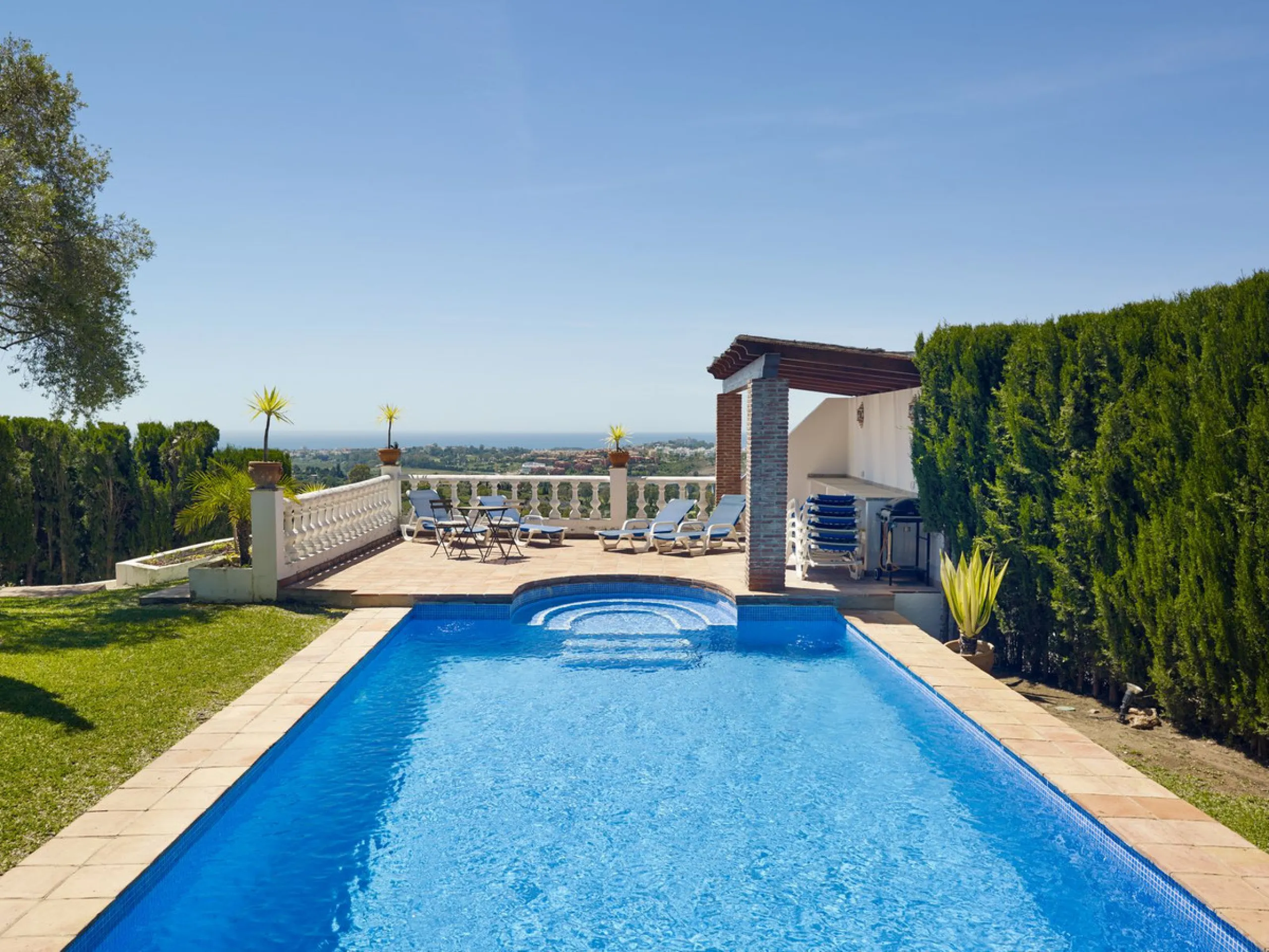 This charming 5 bedroom Andalucian villa is nestled in the exclusive enclave of Puerto de Los Almendros in Benahavis, surrounded by nature but still close to schools, supermarkets and town.. The property has been a much loved family home for over 4 decade