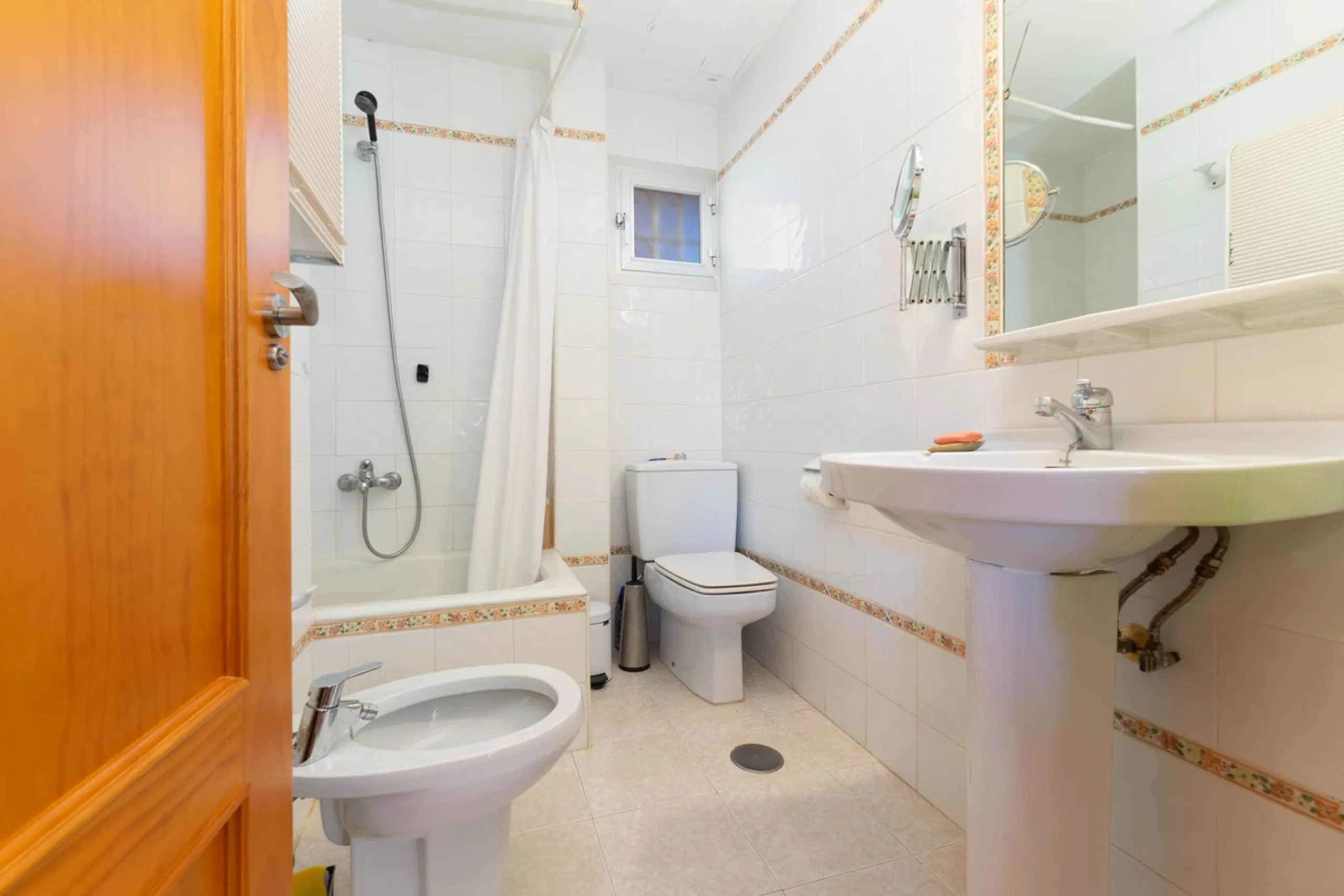 Experience the privilege of enjoying the sea and tranquility without sacrificing comfort.