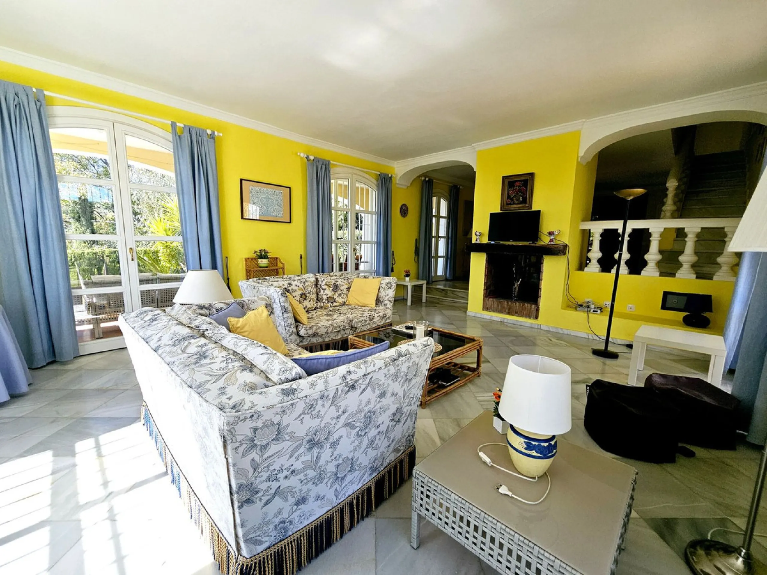 This charming 5 bedroom Andalucian villa is nestled in the exclusive enclave of Puerto de Los Almendros in Benahavis, surrounded by nature but still close to schools, supermarkets and town.. The property has been a much loved family home for over 4 decade