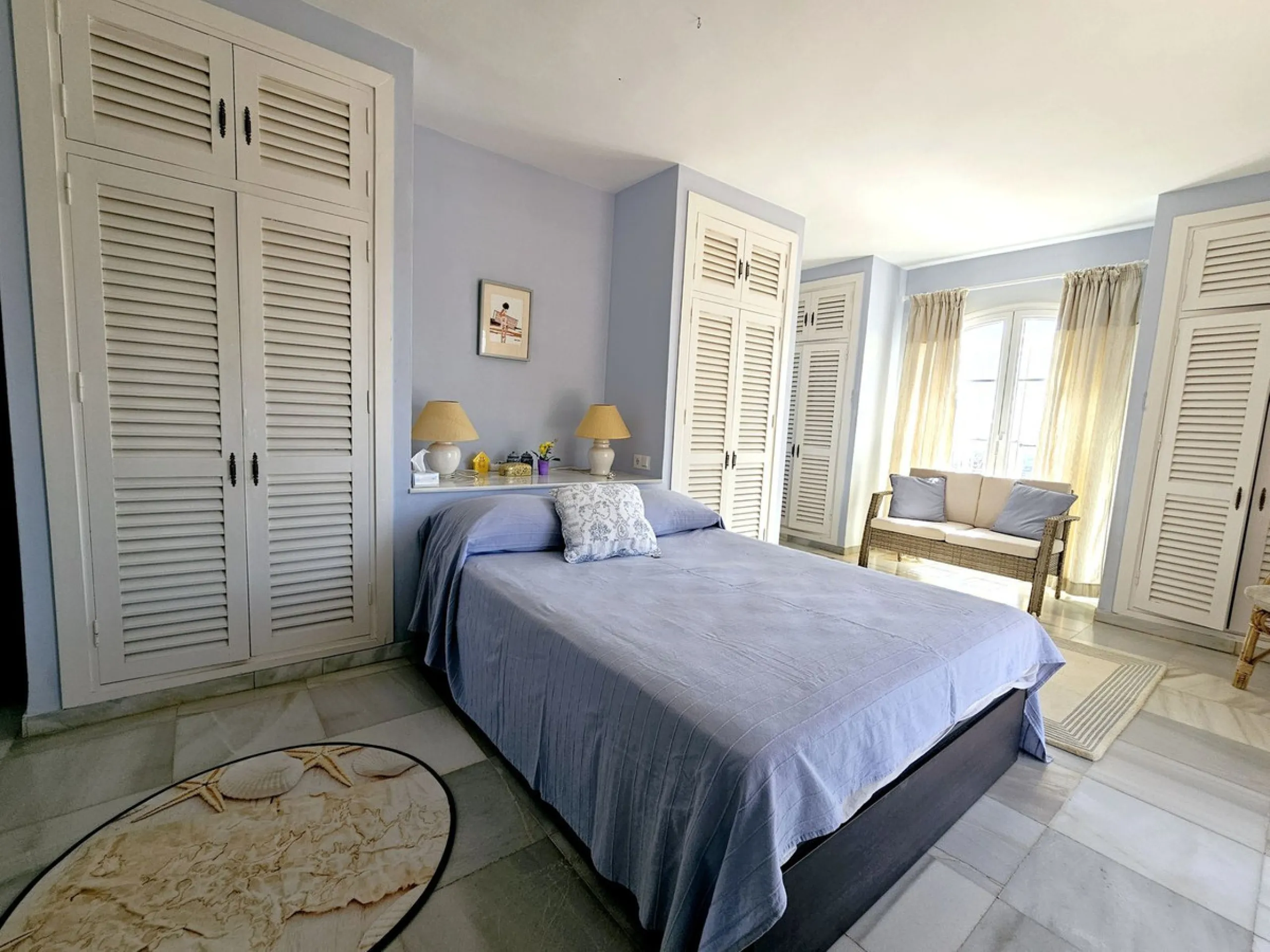 This charming 5 bedroom Andalucian villa is nestled in the exclusive enclave of Puerto de Los Almendros in Benahavis, surrounded by nature but still close to schools, supermarkets and town.. The property has been a much loved family home for over 4 decade