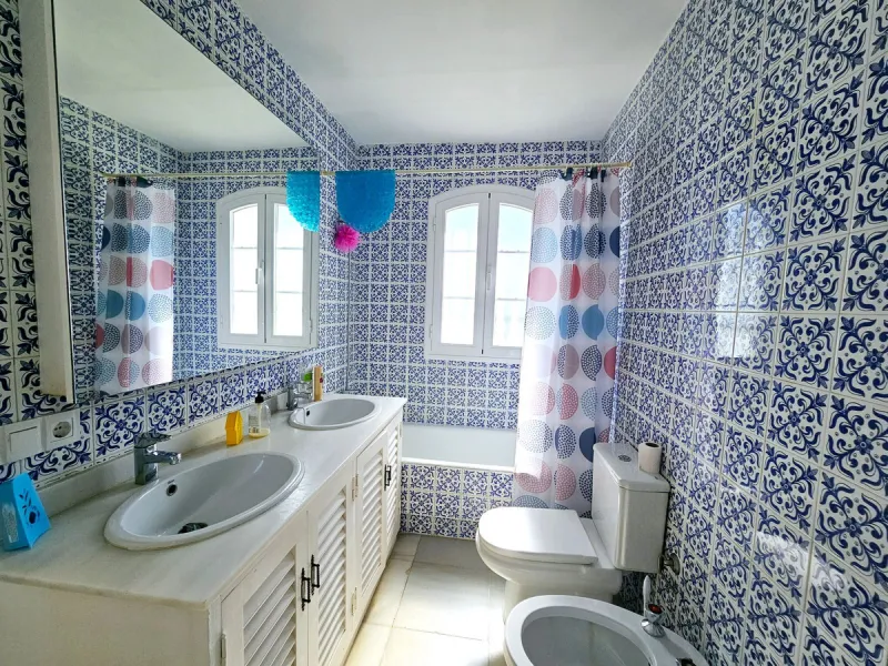 This charming 5 bedroom Andalucian villa is nestled in the exclusive enclave of Puerto de Los Almendros in Benahavis, surrounded by nature but still close to schools, supermarkets and town.. The property has been a much loved family home for over 4 decade