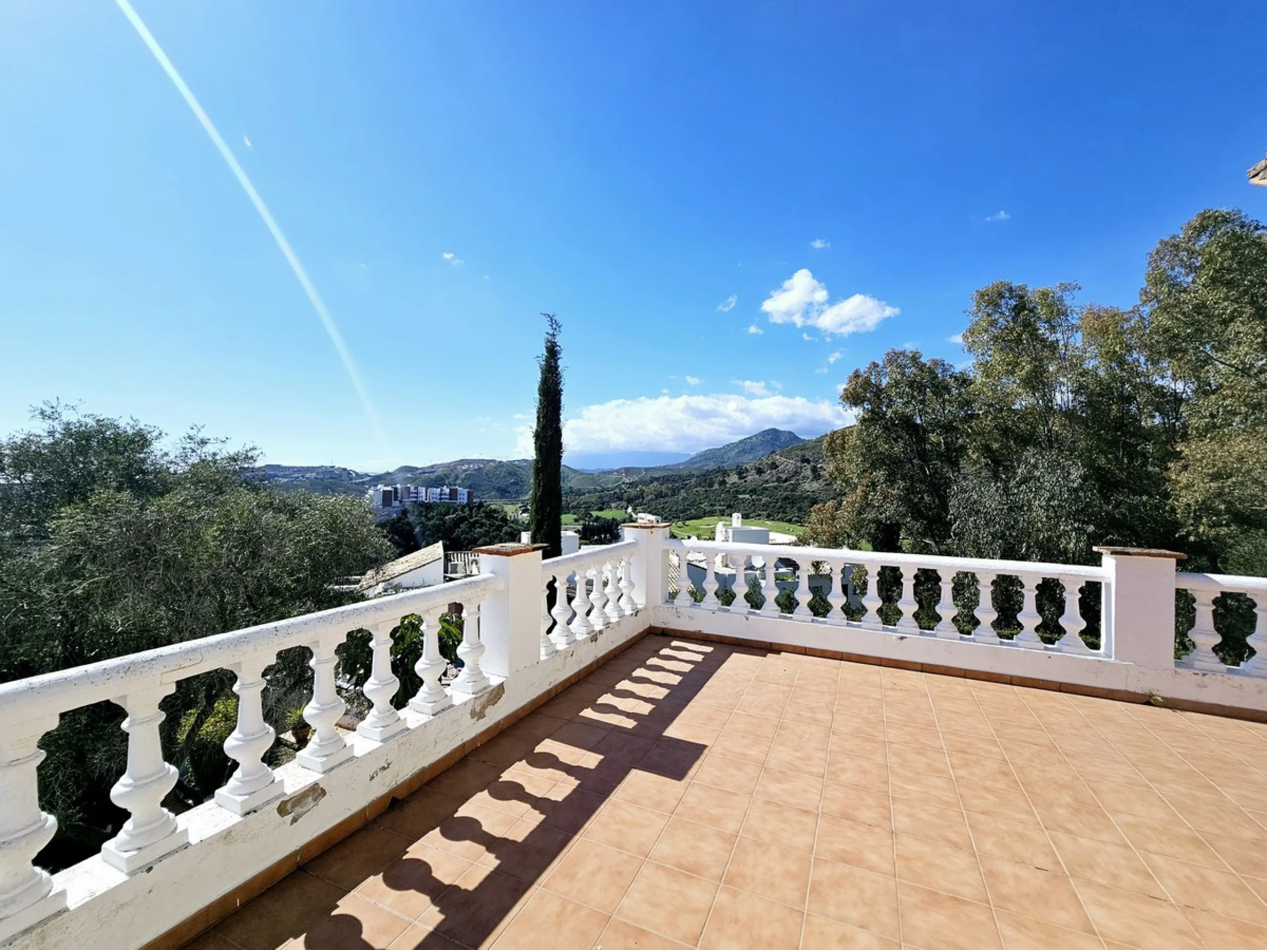 This charming 5 bedroom Andalucian villa is nestled in the exclusive enclave of Puerto de Los Almendros in Benahavis, surrounded by nature but still close to schools, supermarkets and town.. The property has been a much loved family home for over 4 decade