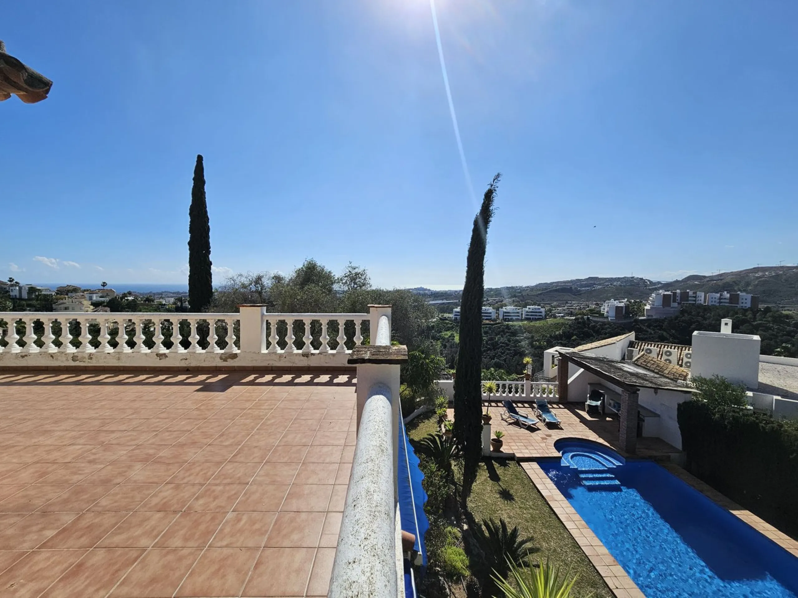 This charming 5 bedroom Andalucian villa is nestled in the exclusive enclave of Puerto de Los Almendros in Benahavis, surrounded by nature but still close to schools, supermarkets and town.. The property has been a much loved family home for over 4 decade
