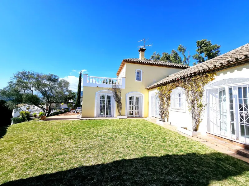 This charming 5 bedroom Andalucian villa is nestled in the exclusive enclave of Puerto de Los Almendros in Benahavis, surrounded by nature but still close to schools, supermarkets and town.. The property has been a much loved family home for over 4 decade
