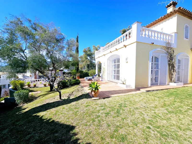 This charming 5 bedroom Andalucian villa is nestled in the exclusive enclave of Puerto de Los Almendros in Benahavis, surrounded by nature but still close to schools, supermarkets and town.. The property has been a much loved family home for over 4 decade