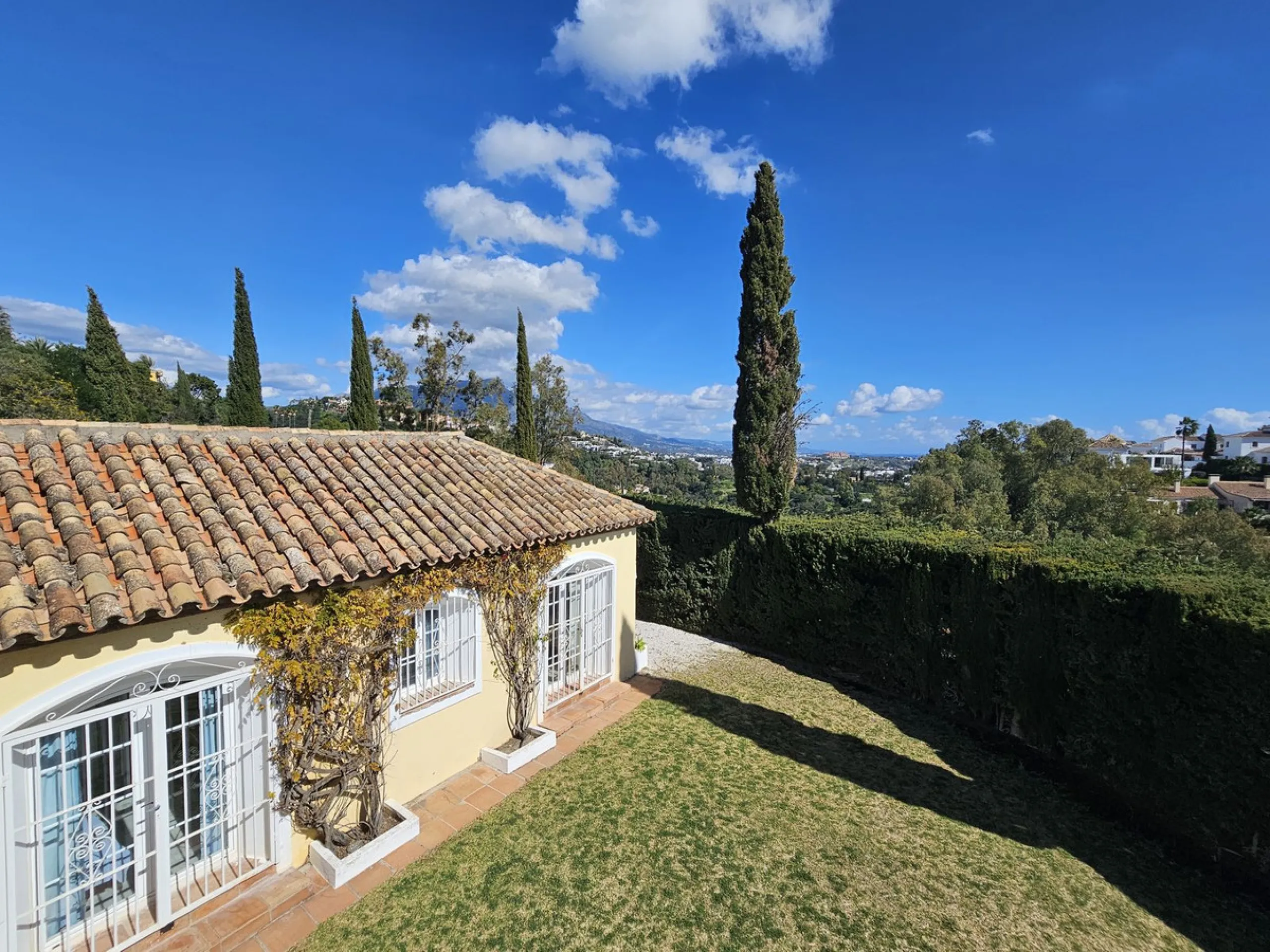 This charming 5 bedroom Andalucian villa is nestled in the exclusive enclave of Puerto de Los Almendros in Benahavis, surrounded by nature but still close to schools, supermarkets and town.. The property has been a much loved family home for over 4 decade