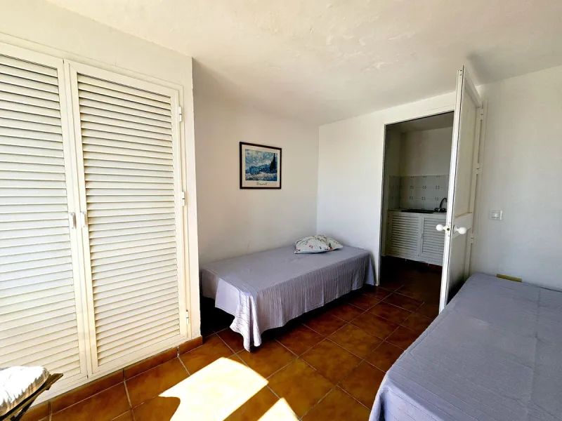 This charming 5 bedroom Andalucian villa is nestled in the exclusive enclave of Puerto de Los Almendros in Benahavis, surrounded by nature but still close to schools, supermarkets and town.. The property has been a much loved family home for over 4 decade