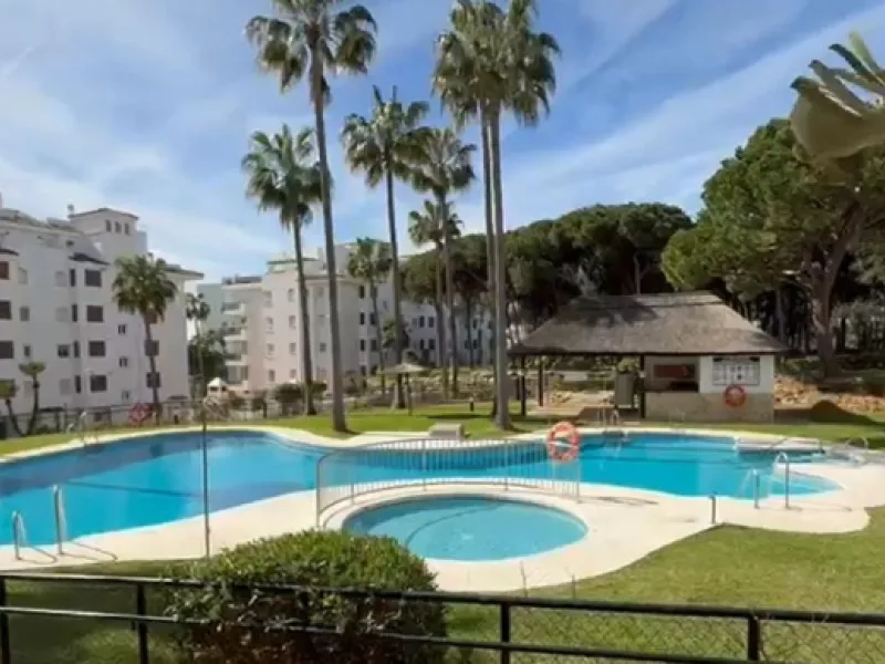 Gartenwohnung zu verkaufen in Mi Capricho – Calahonda, Mijas Costa