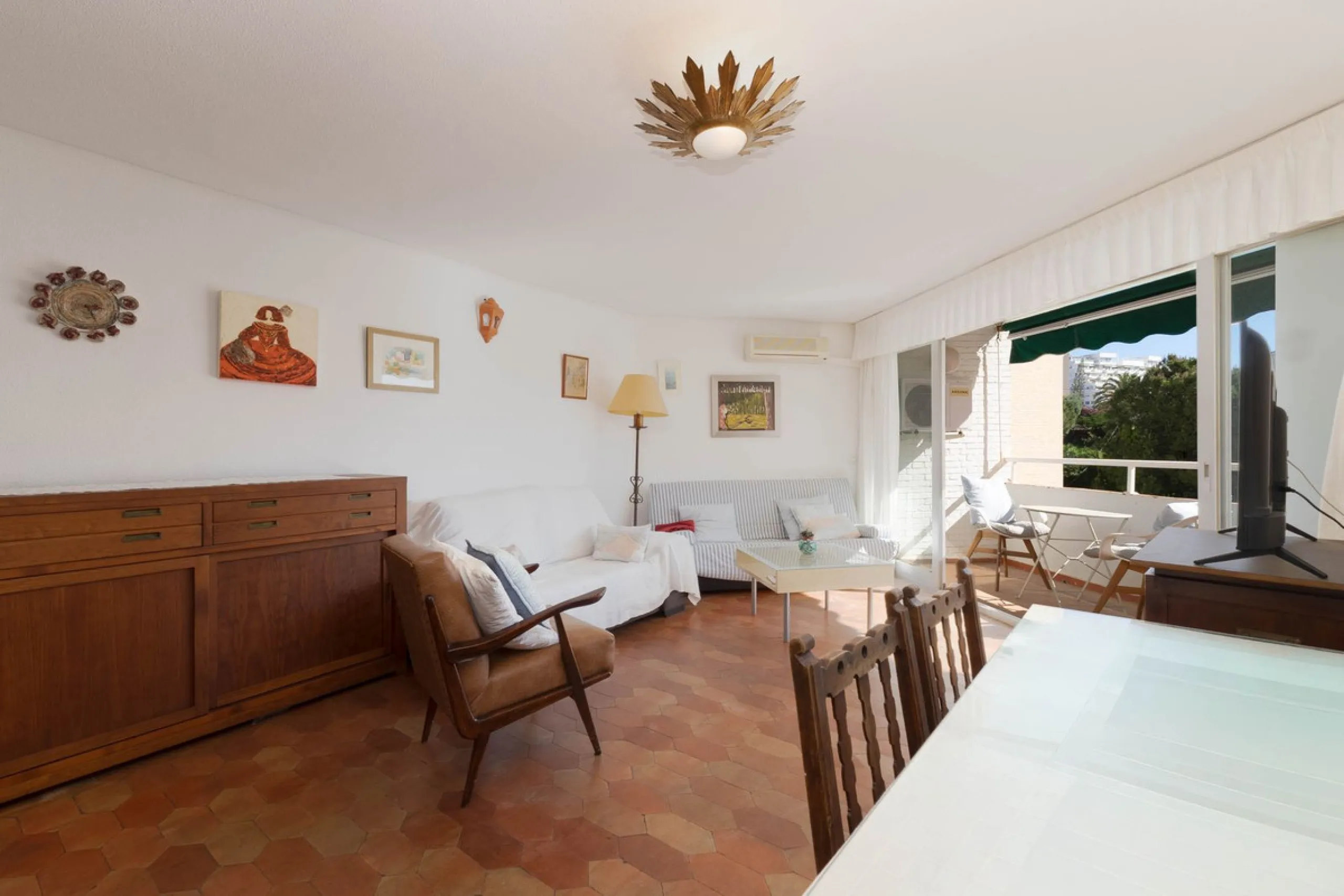 Experience the privilege of enjoying the sea and tranquility without sacrificing comfort.