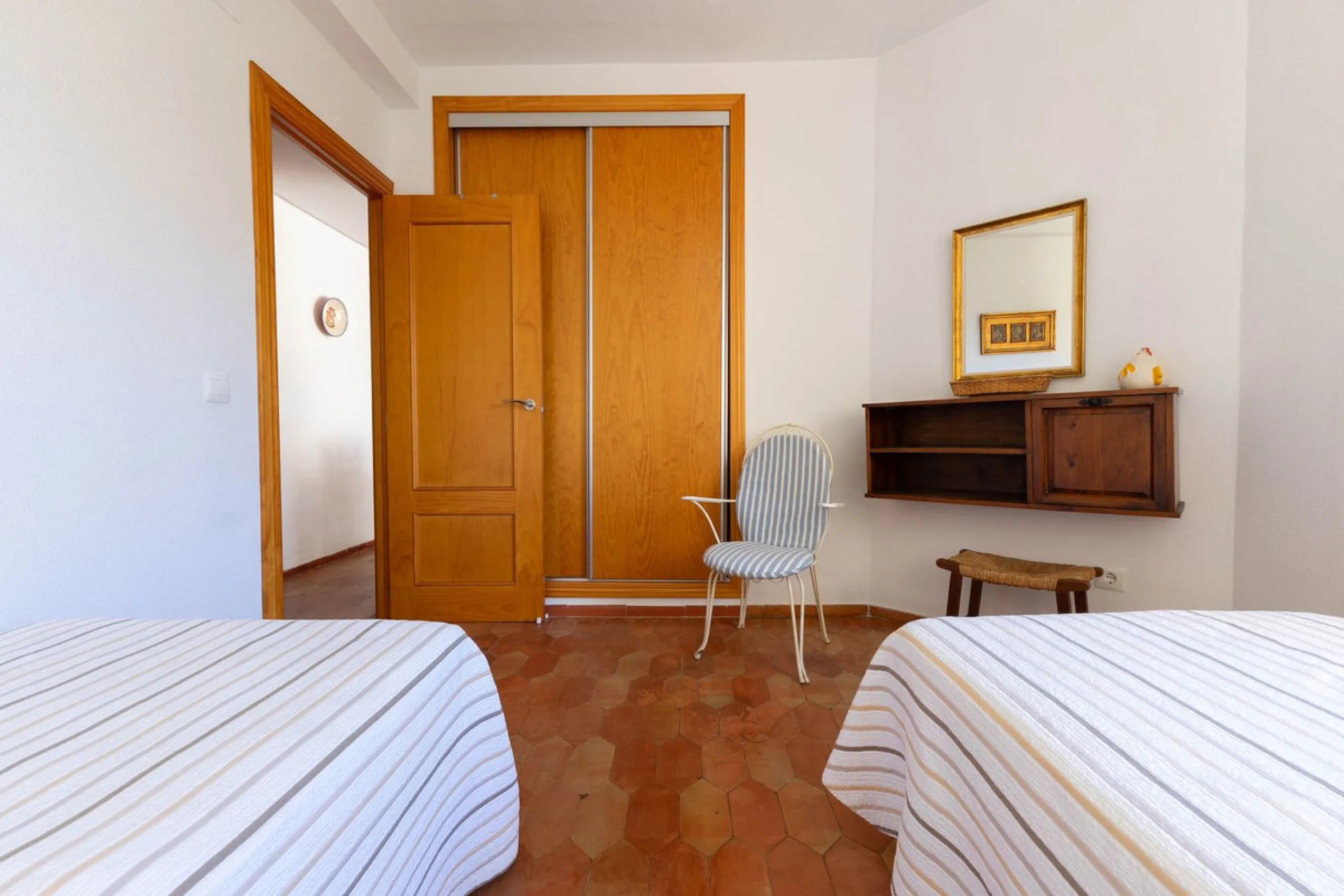 Experience the privilege of enjoying the sea and tranquility without sacrificing comfort.