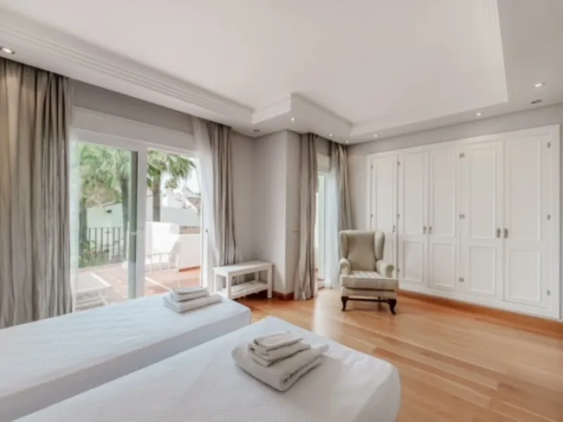 Located in the exclusive beachside community of Villas de Costalita, within walking distance to the beach, this elegant townhouse enjoys a peaceful setting in a beautifully maintained residential complex just moments from the sea.