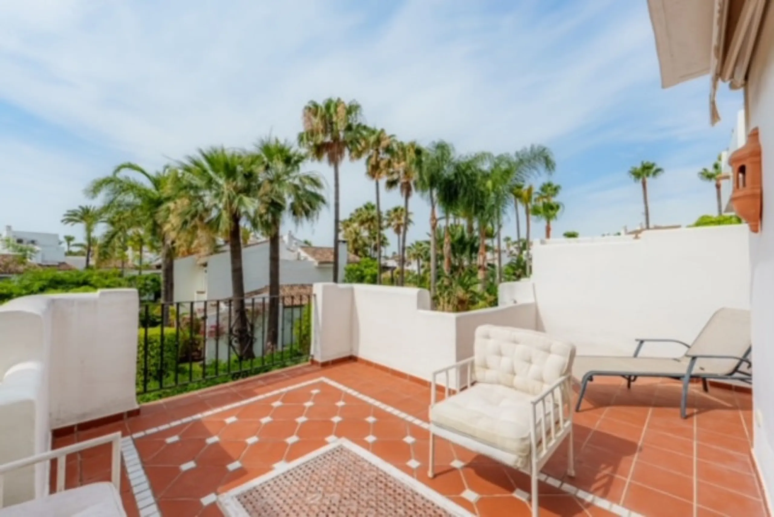 Located in the exclusive beachside community of Villas de Costalita, within walking distance to the beach, this elegant townhouse enjoys a peaceful setting in a beautifully maintained residential complex just moments from the sea.