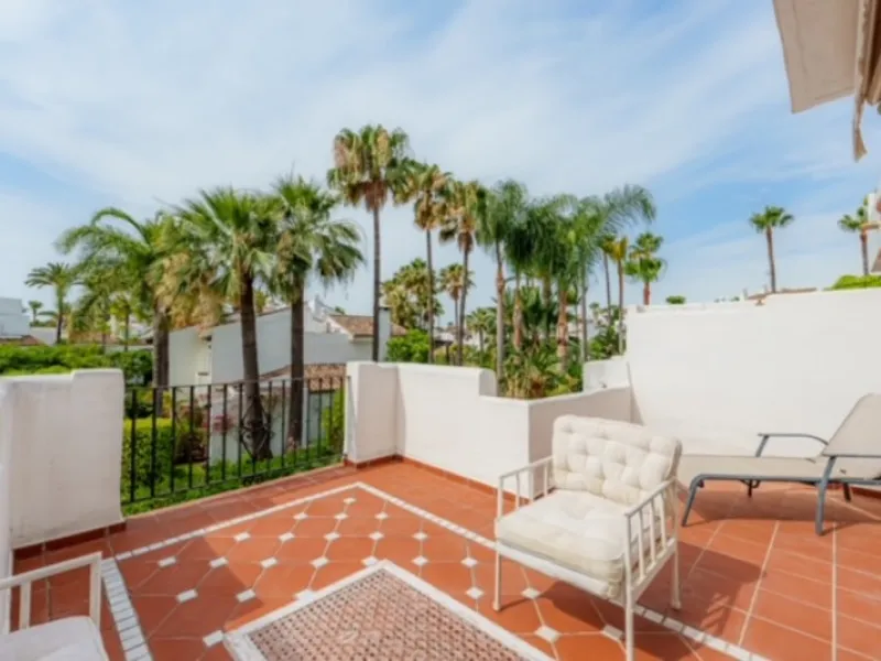 Located in the exclusive beachside community of Villas de Costalita, within walking distance to the beach, this elegant townhouse enjoys a peaceful setting in a beautifully maintained residential complex just moments from the sea.