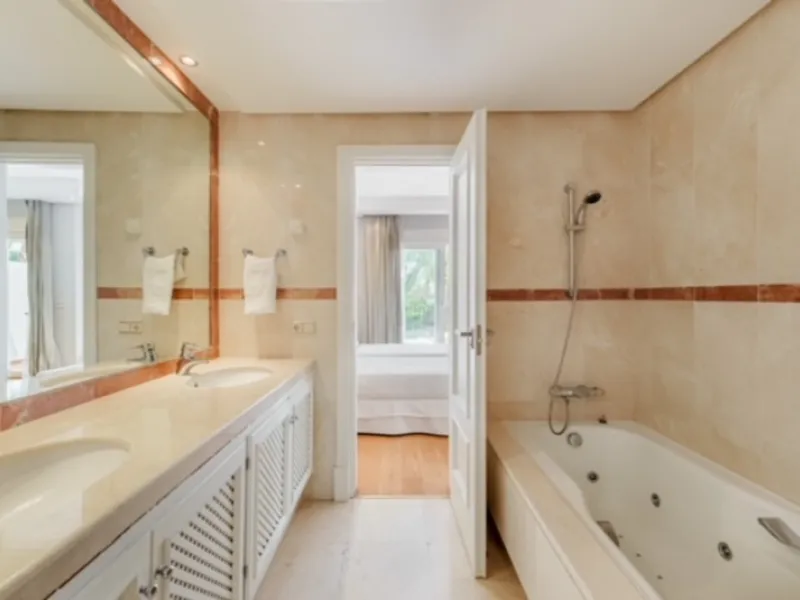 Located in the exclusive beachside community of Villas de Costalita, within walking distance to the beach, this elegant townhouse enjoys a peaceful setting in a beautifully maintained residential complex just moments from the sea.