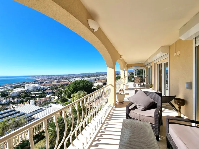 Located in the prestigious La Capellania area of the Costa del Sol, this exceptional 5-bedroom villa masterfully blends modern luxury with timeless Mediterranean charm, offering breathtaking panoramic sea views and an enviable lifestyle in one of southern