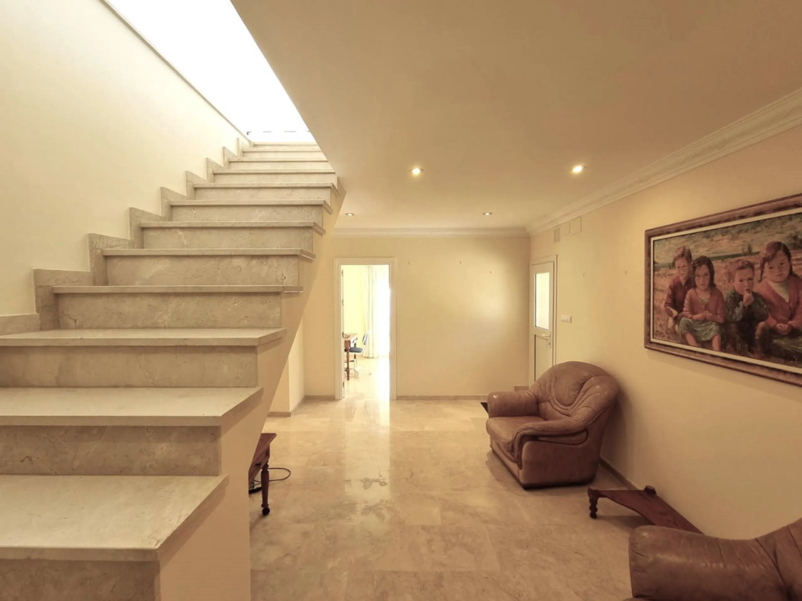 Located in the prestigious La Capellania area of the Costa del Sol, this exceptional 5-bedroom villa masterfully blends modern luxury with timeless Mediterranean charm, offering breathtaking panoramic sea views and an enviable lifestyle in one of southern