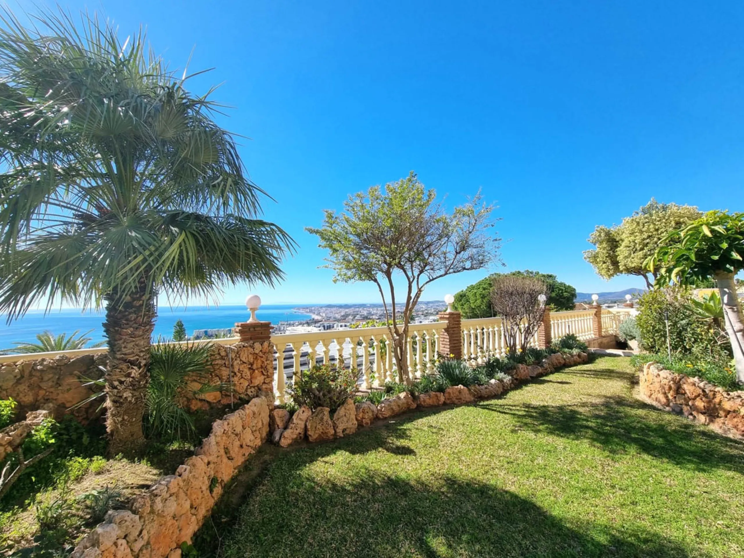 Located in the prestigious La Capellania area of the Costa del Sol, this exceptional 5-bedroom villa masterfully blends modern luxury with timeless Mediterranean charm, offering breathtaking panoramic sea views and an enviable lifestyle in one of southern