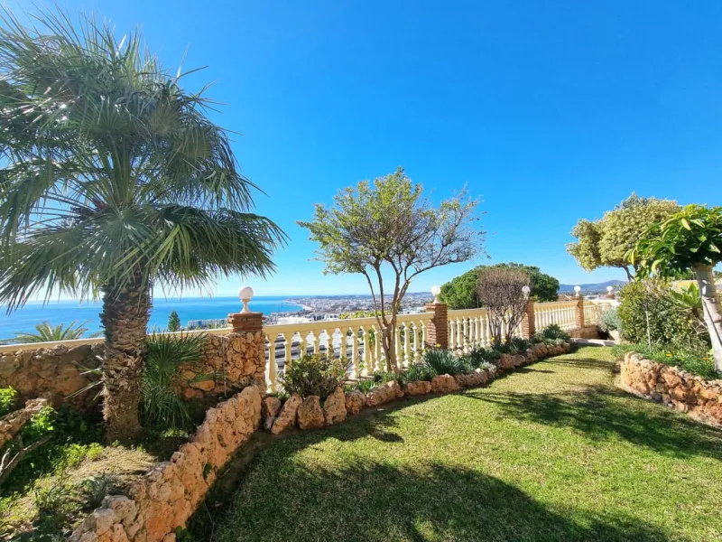 Located in the prestigious La Capellania area of the Costa del Sol, this exceptional 5-bedroom villa masterfully blends modern luxury with timeless Mediterranean charm, offering breathtaking panoramic sea views and an enviable lifestyle in one of southern