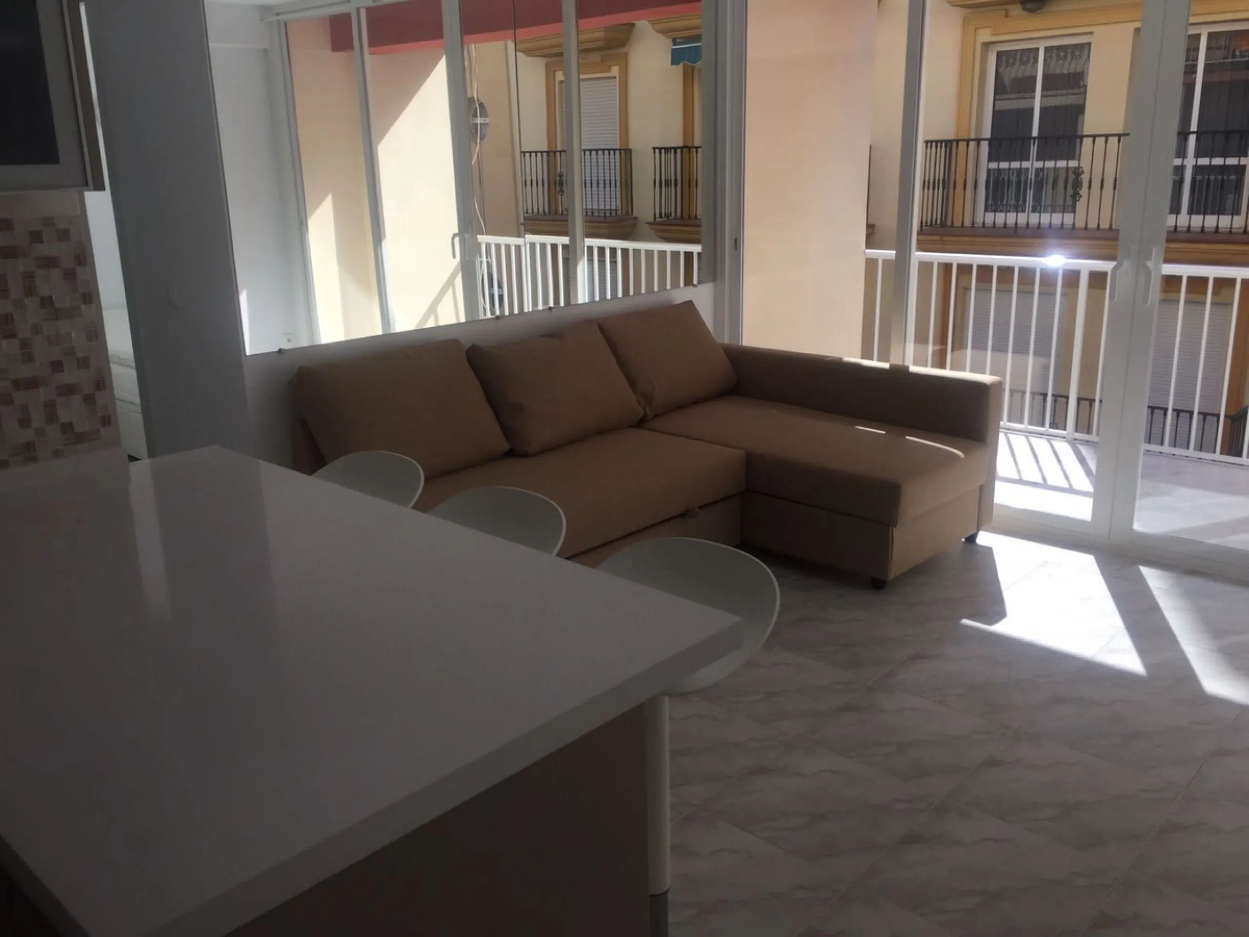 Apartment - Middle Floor Apartment в продаже в Fuengirola, Málaga. В доме 2 спален и 1 ванных комнат. Площадь дома 63 м²
