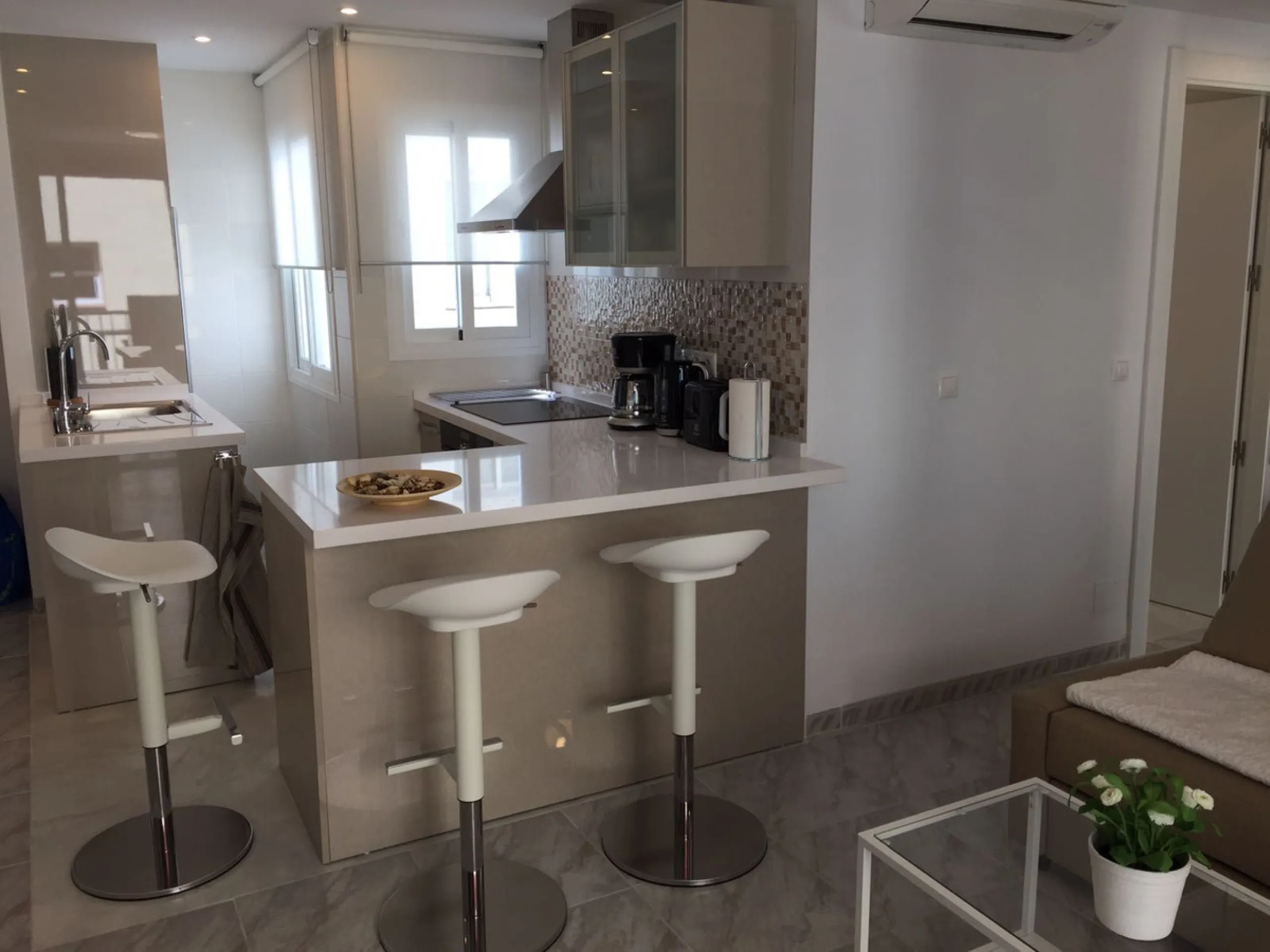 Apartment - Middle Floor Apartment в продаже в Fuengirola, Málaga. В доме 2 спален и 1 ванных комнат. Площадь дома 63 м²