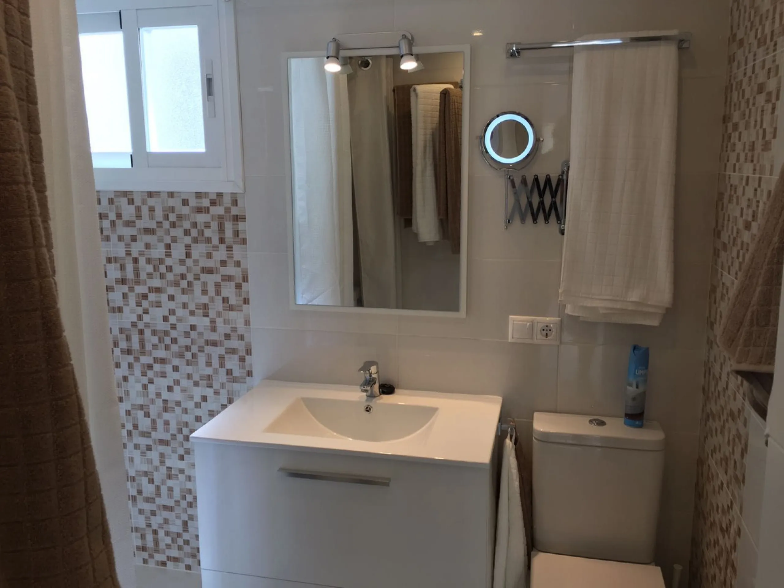 Apartment - Middle Floor Apartment в продаже в Fuengirola, Málaga. В доме 2 спален и 1 ванных комнат. Площадь дома 63 м²