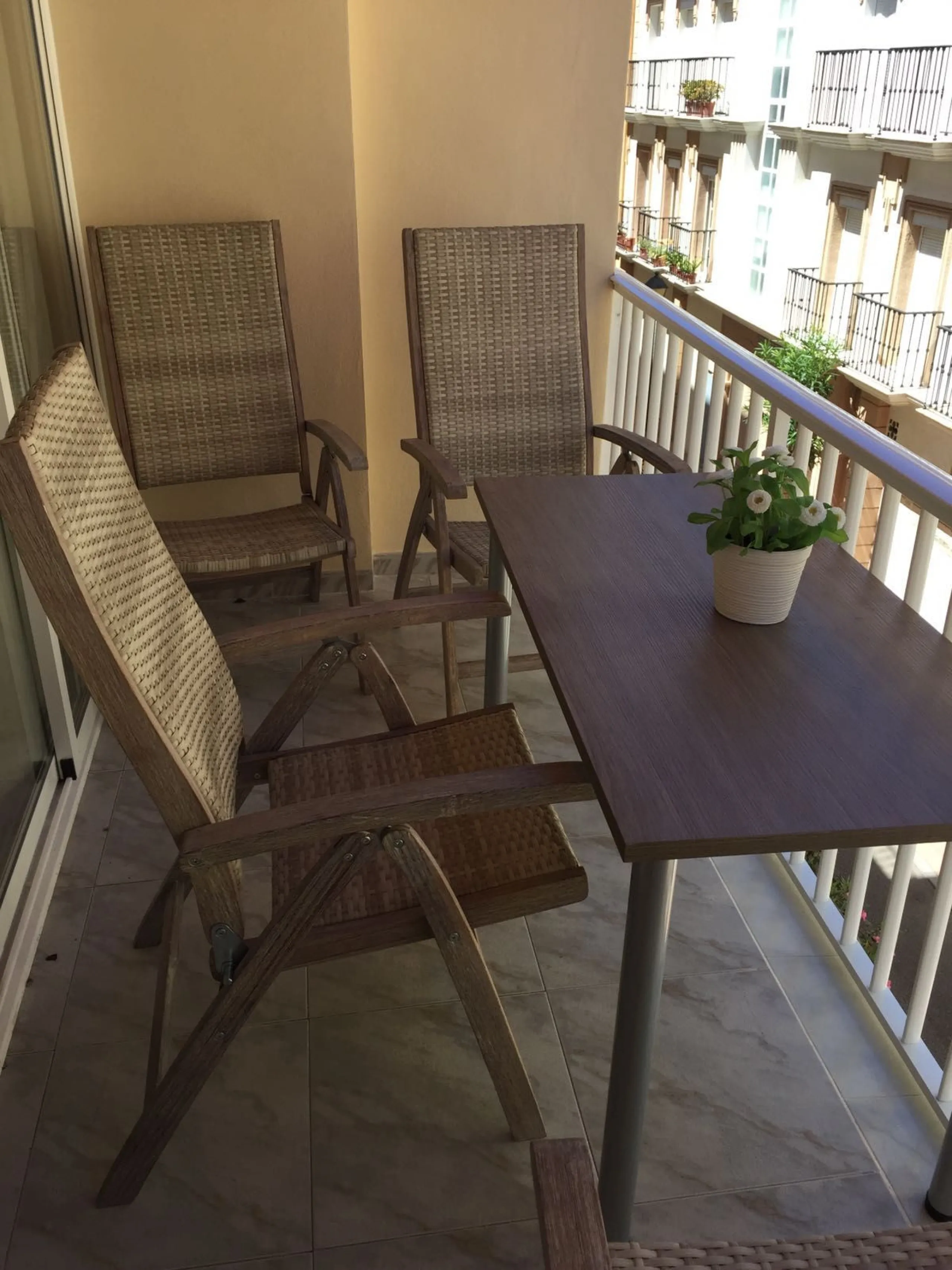 Apartment - Middle Floor Apartment в продаже в Fuengirola, Málaga. В доме 2 спален и 1 ванных комнат. Площадь дома 63 м²