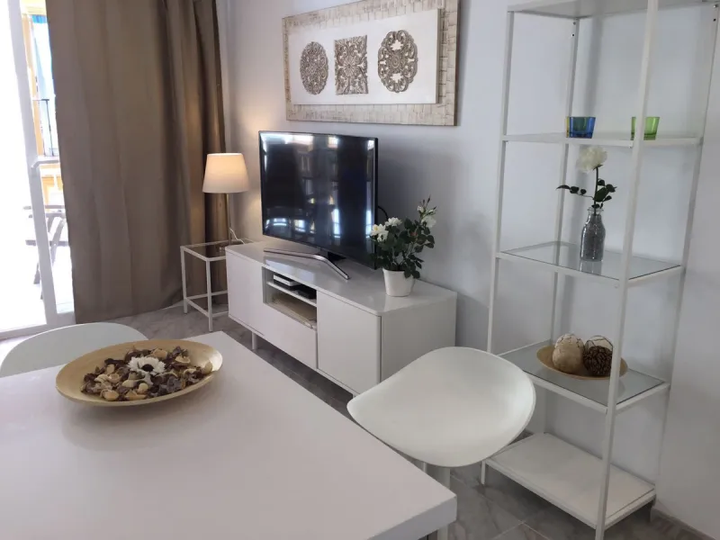 Apartment - Middle Floor Apartment в продаже в Fuengirola, Málaga. В доме 2 спален и 1 ванных комнат. Площадь дома 63 м²