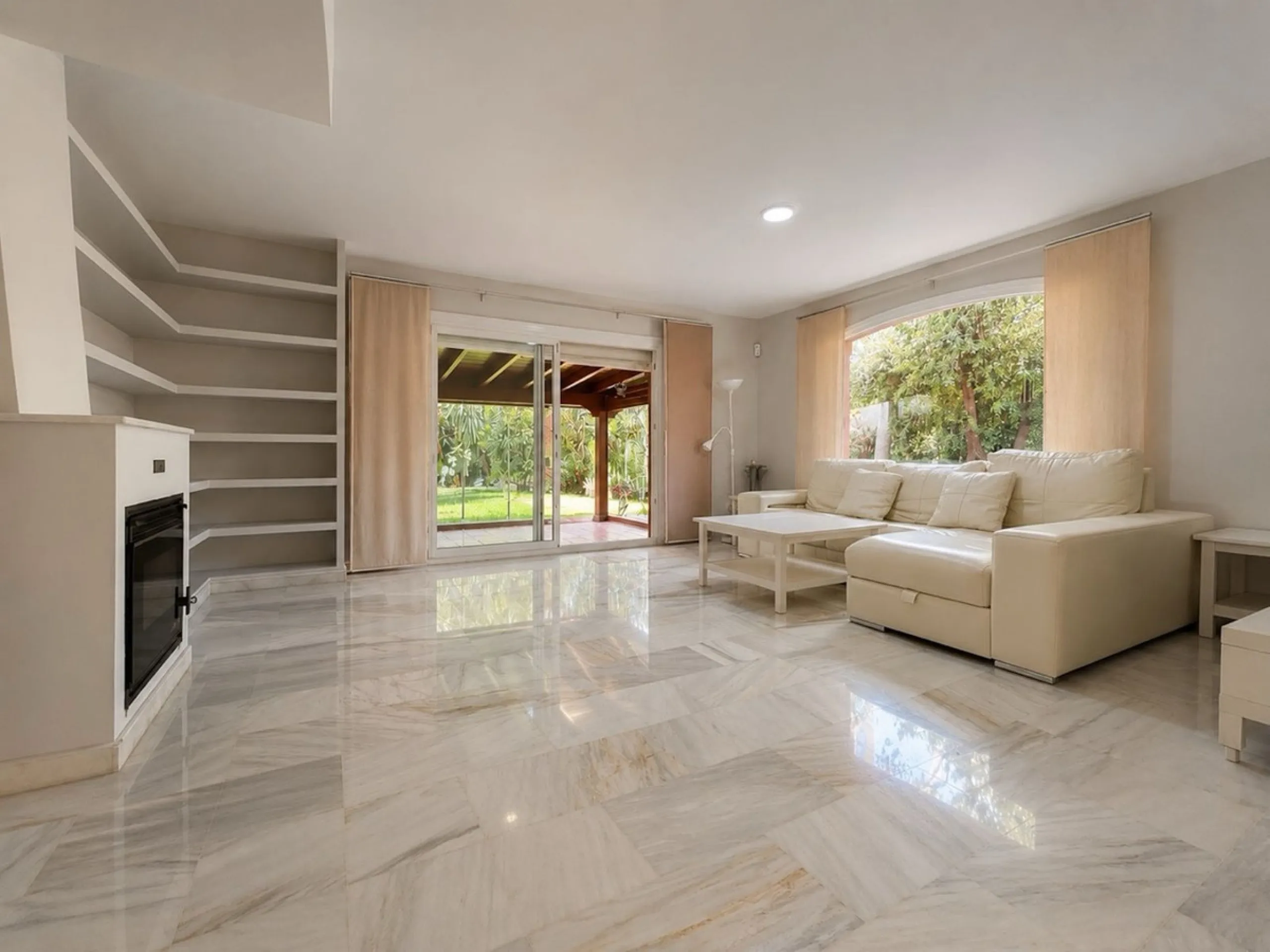 Corner Townhouse with Large Private Garden in Lomas de Monte Biarritz
