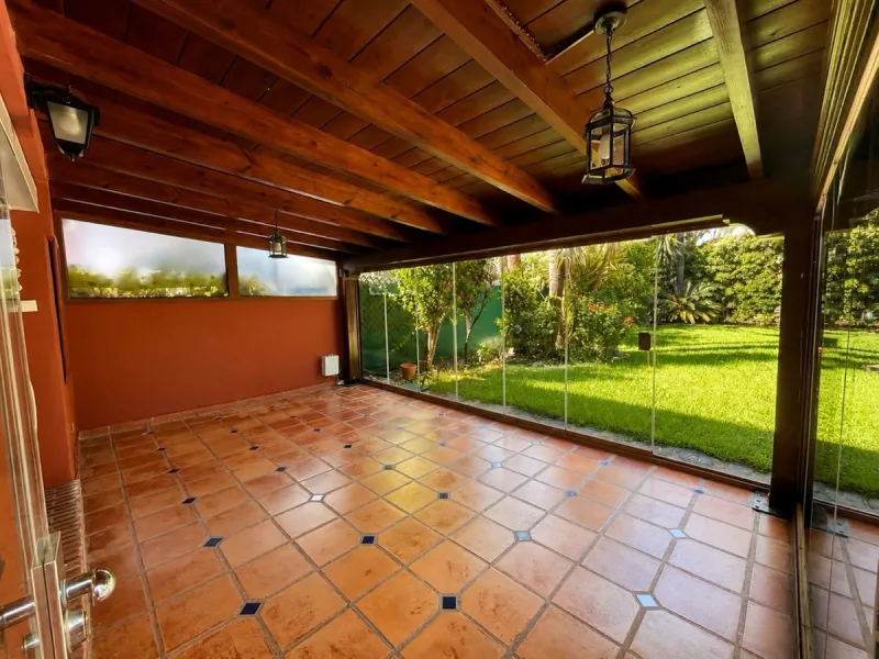 Corner Townhouse with Large Private Garden in Lomas de Monte Biarritz