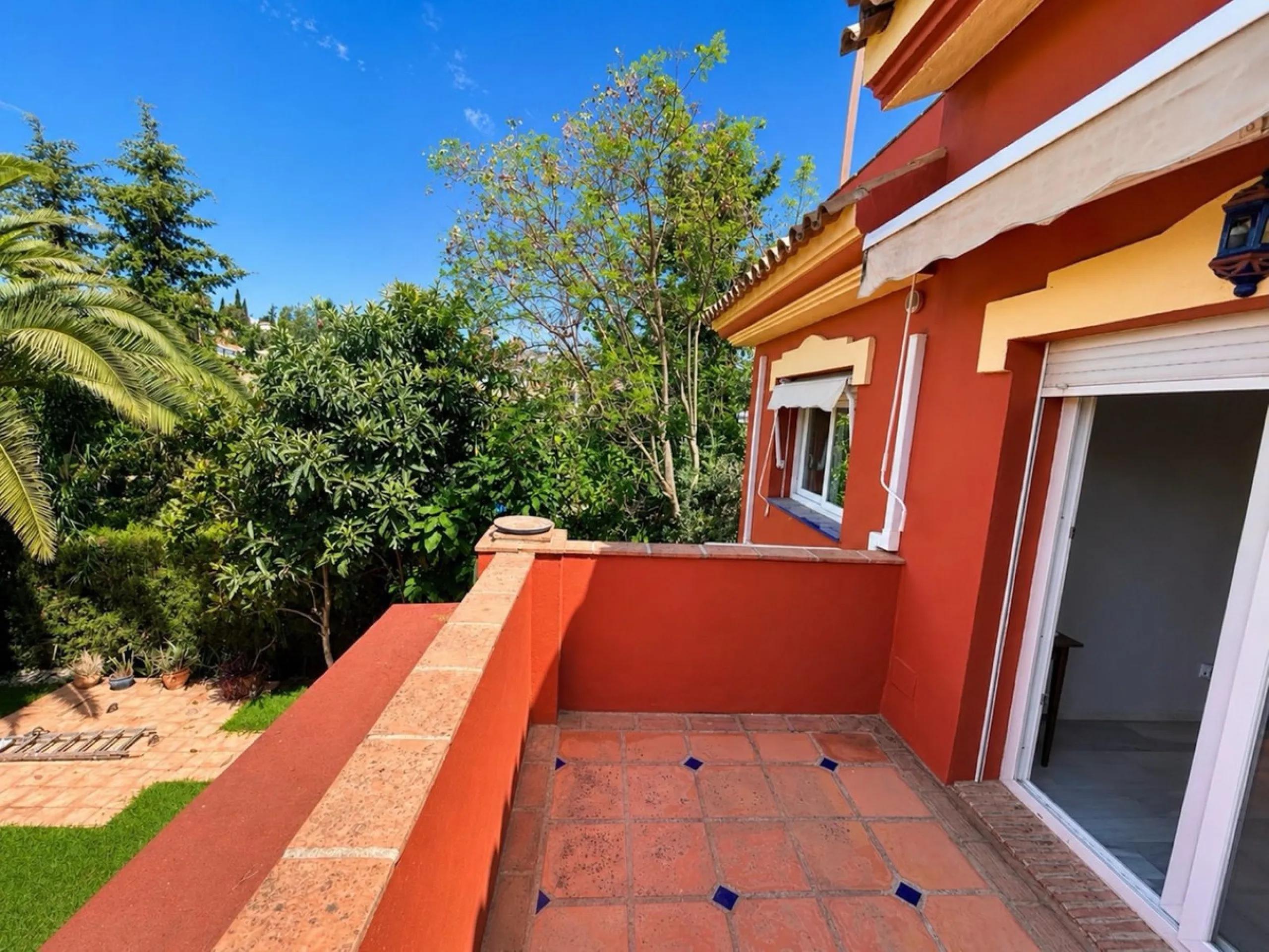Corner Townhouse with Large Private Garden in Lomas de Monte Biarritz