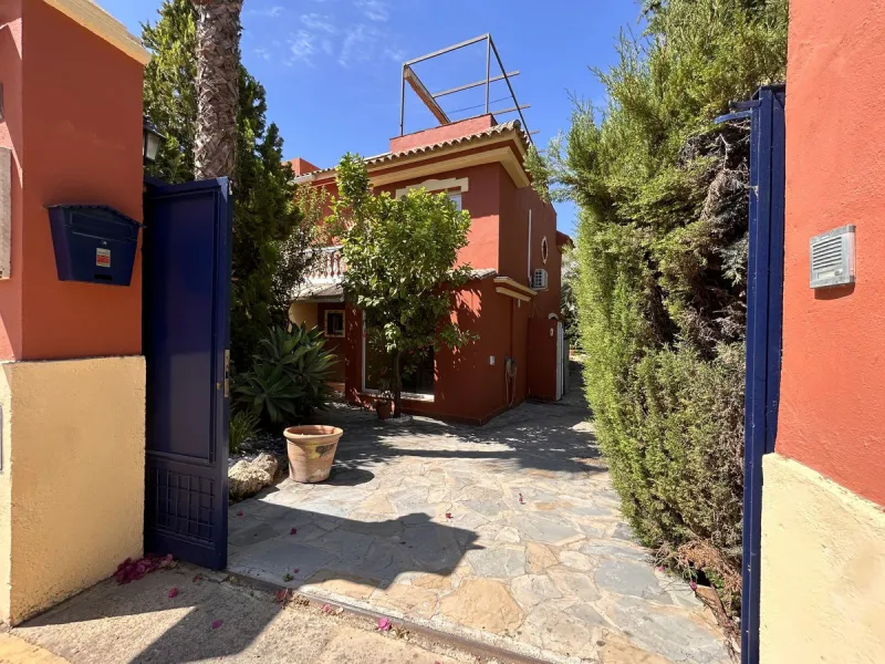 Corner Townhouse with Large Private Garden in Lomas de Monte Biarritz