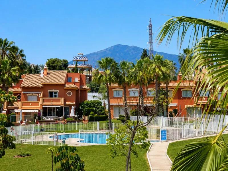 Corner Townhouse with Large Private Garden in Lomas de Monte Biarritz