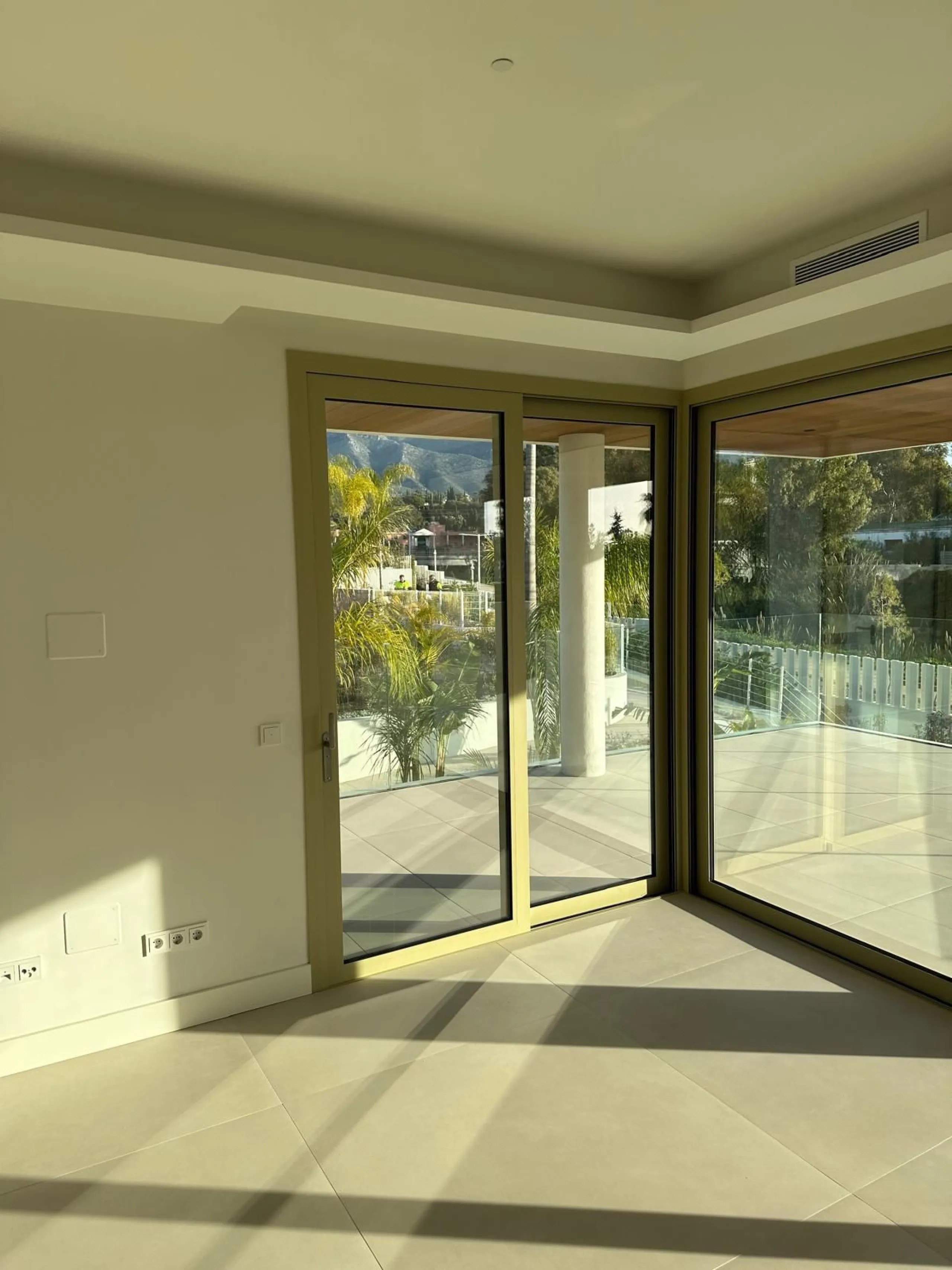 Benalus, Golden Mile – Contemporary Sea-View Residence