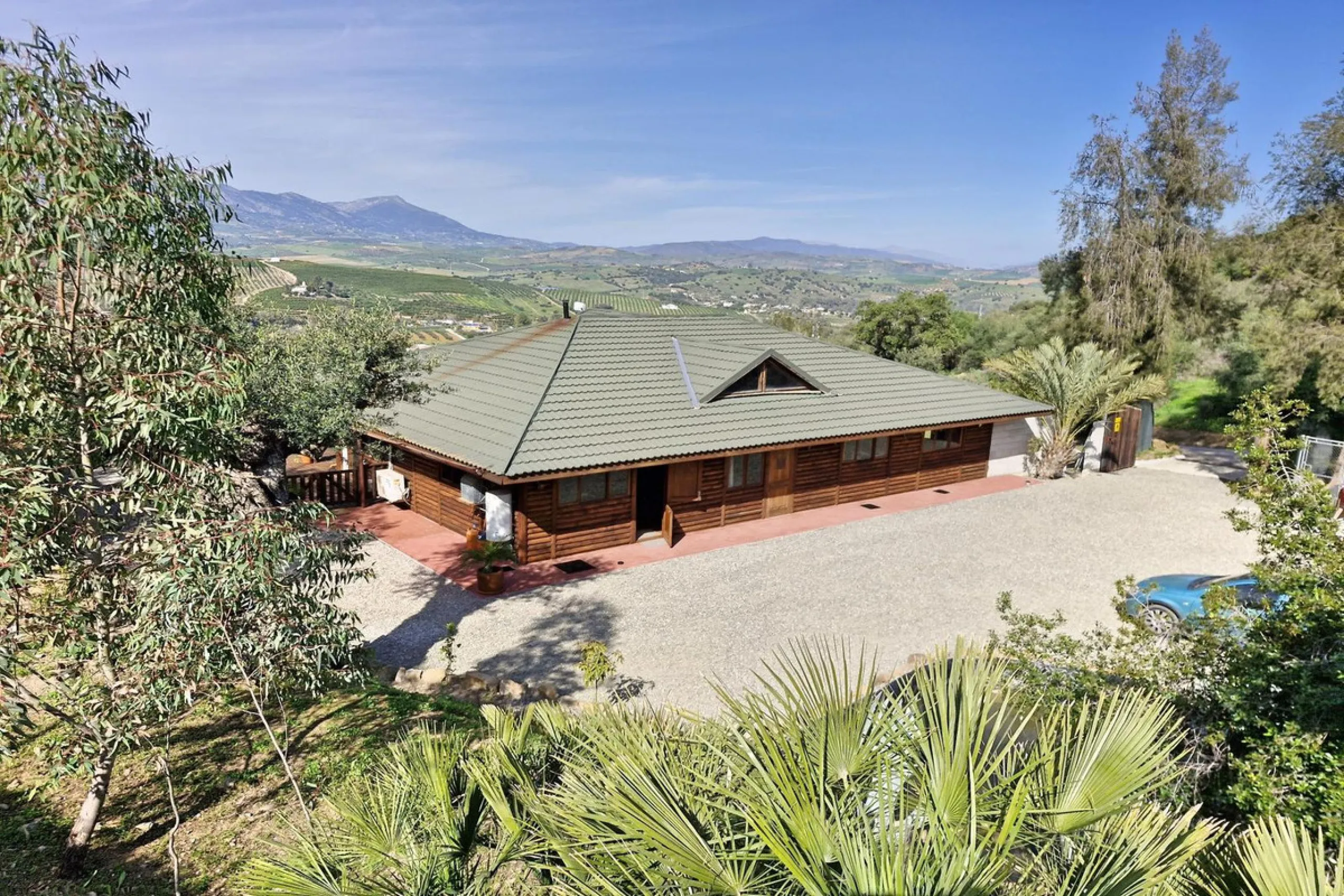 Commercial - Farm в продаже в Coín, Málaga. В доме 3 спален и 2 ванных комнат. Площадь дома 163 м². Площадь участка 10620 м²