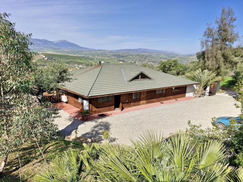 Commercial - Farm в продаже в Coín, Málaga. В доме 3 спален и 2 ванных комнат. Площадь дома 163 м². Площадь участка 10620 м²