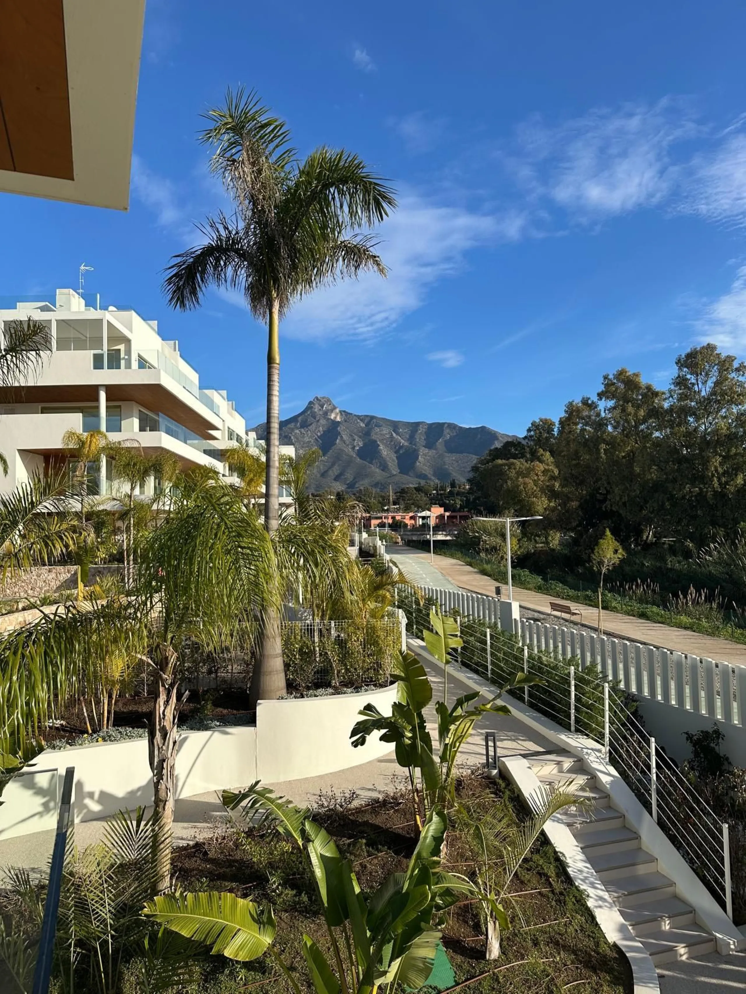 Benalus, Golden Mile – Contemporary Sea-View Residence