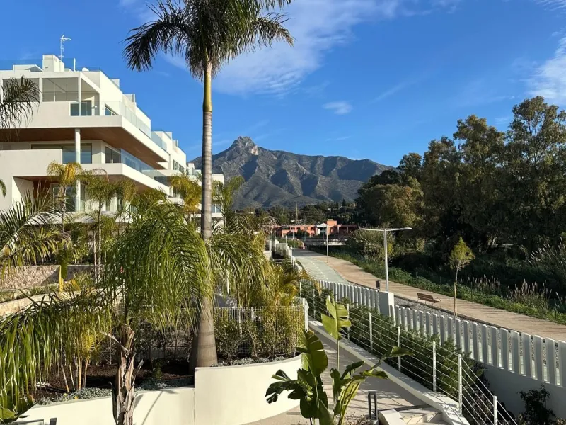 Benalus, Golden Mile – Contemporary Sea-View Residence