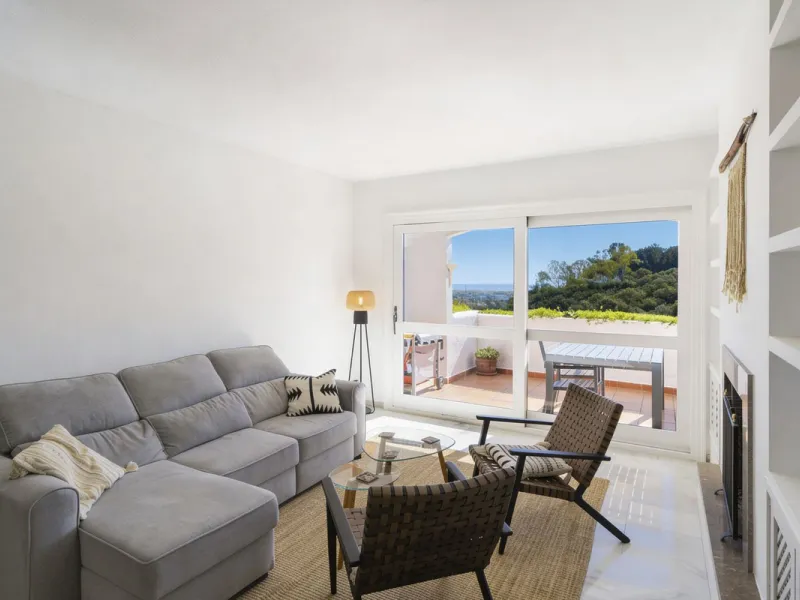 2-Bedroom Apartment with Panoramic Sea Views and 3-Bedroom Conversion Potential – Puerto del Almendro, Los Arqueros