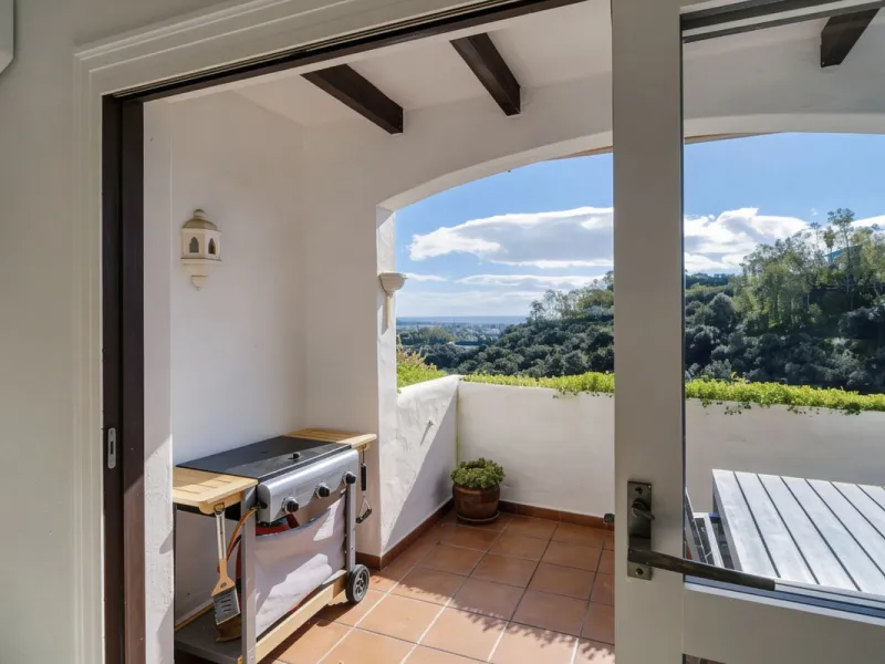 2-Bedroom Apartment with Panoramic Sea Views and 3-Bedroom Conversion Potential – Puerto del Almendro, Los Arqueros