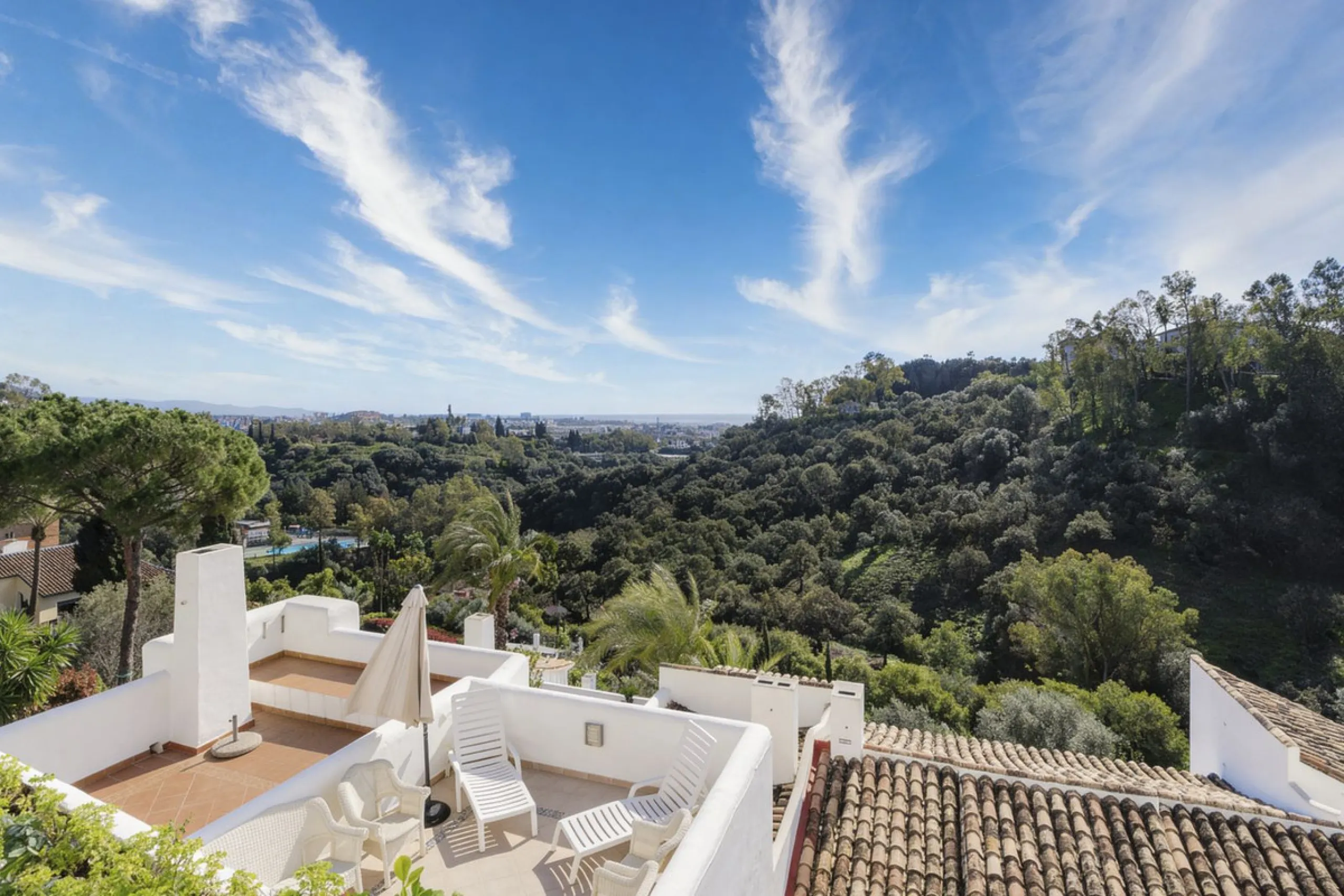 2-Bedroom Apartment with Panoramic Sea Views and 3-Bedroom Conversion Potential – Puerto del Almendro, Los Arqueros