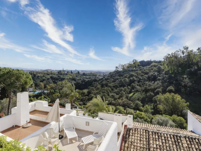 2-Bedroom Apartment with Panoramic Sea Views and 3-Bedroom Conversion Potential – Puerto del Almendro, Los Arqueros