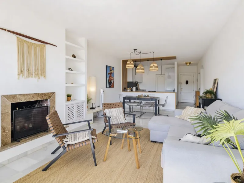 2-Bedroom Apartment with Panoramic Sea Views and 3-Bedroom Conversion Potential – Puerto del Almendro, Los Arqueros