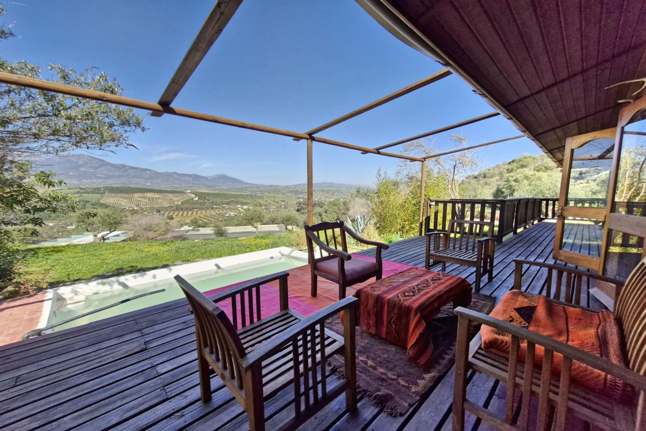 Commercial - Farm в продаже в Coín, Málaga. В доме 3 спален и 2 ванных комнат. Площадь дома 163 м². Площадь участка 10620 м²